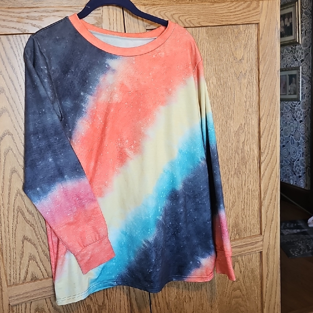 Tie-Dye Long Sleeve Tee in Coral, Blue & Navy